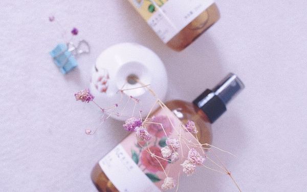 鳯岚草化妆品系列
