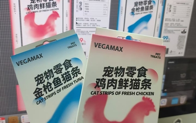 宠物零食猫条两种口味包装。