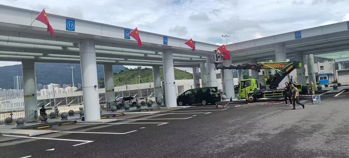 迎国庆，挂五星红旗中图0