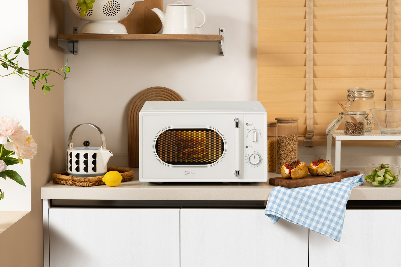 极地白微波炉拍摄图2